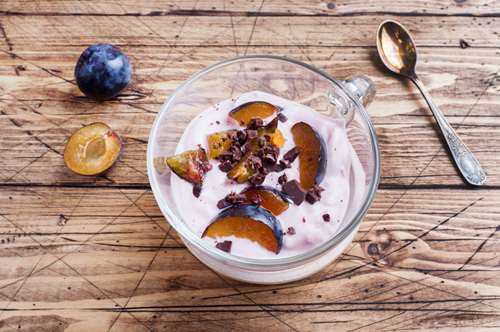 Γιαουρτόγλυκο με Δαμάσκηνα