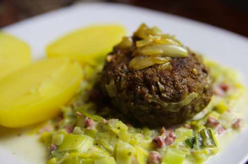 Χοιρινά Κεφτεδάκια με Πράσο