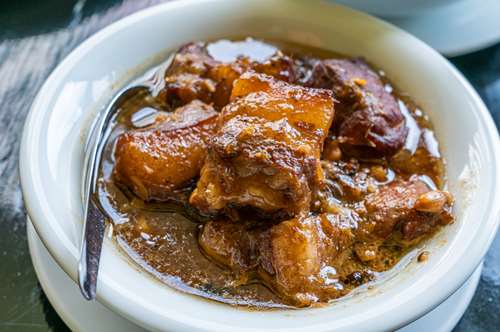 Χοιρινό με Πατατάκια στην Κατσαρόλα