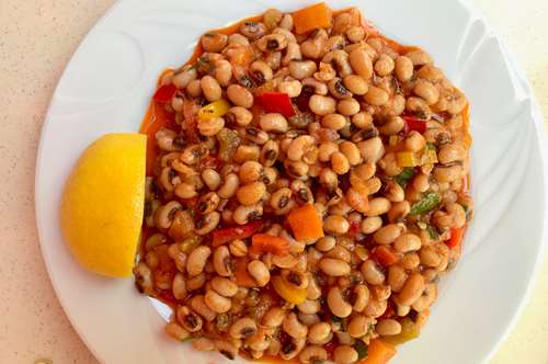 Μαυρομάτικα Κοκκινιστά με Λαχανικά