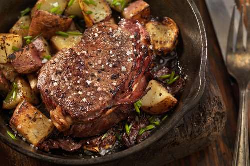 Χοιρινό στη Γάστρα με Πατάτες και Φέτα