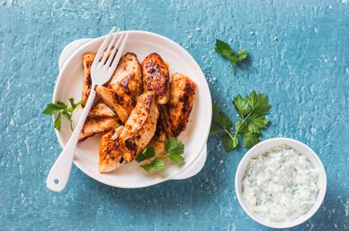 Κοτόπουλο με Φρυγανιά και Γιαούρτι στο Ταψί