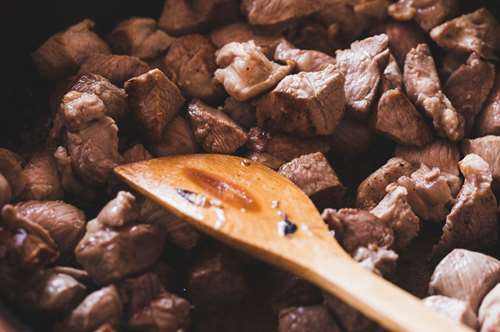 Χοιρινή Τηγανιά με Τυριά