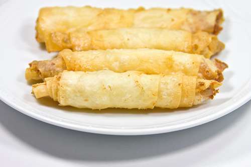 Αφράτα Ρολάκια με Κίτρινα Τυριά