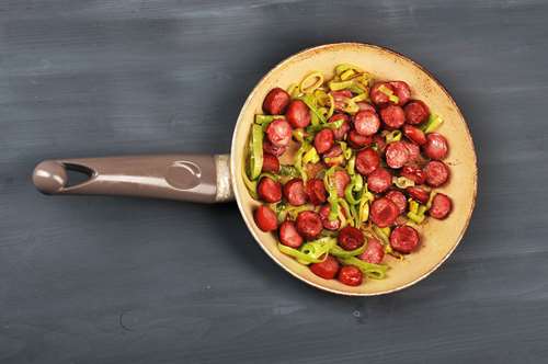 Πρασοτηγανιά με Χωριάτικο Λουκάνικο