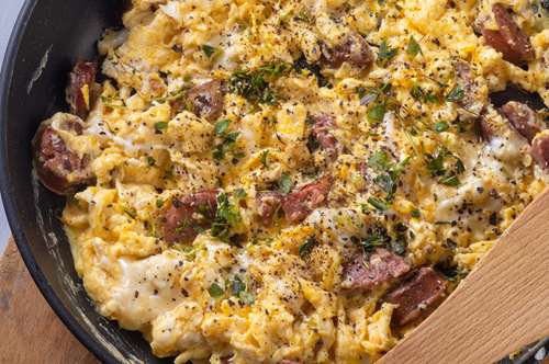 Καγιανάς με Πράσο, Ανθότυρο και Κατσικάκι