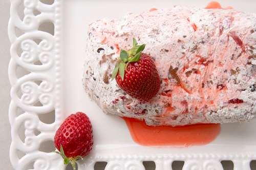 Παγωμένος Κορμός με Φράουλες και Σοκολάτα