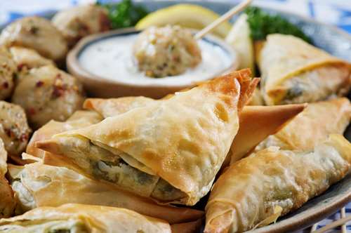 Τρίγωνα Κοτοπιτάκια με Πράσο