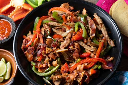 Χοιρινό με Πιπεριές και Βελουδένια Σάλτσα