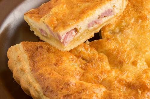 Σφολιάτα Σουφλέ με Ζαμπόν, Κέτσαπ και Τυριά