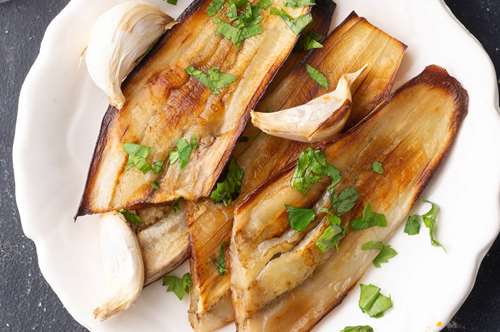 Ψητές Μελιτζάνες με Θυμάρι και Σκόρδο