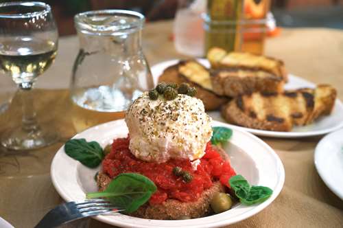 Ντάκος με Μαστίχα Χίου και Μους από Μελιτζάνες