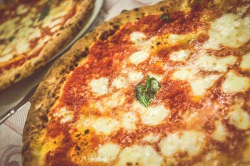 Έχεις ζύμη για πίτσα; Έχουμε τρεις πανεύκολες ιδέες για γέμιση