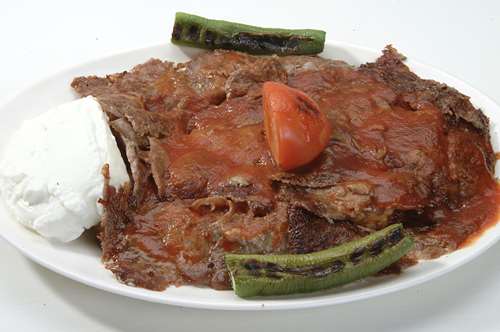 Κατσικάκι στη Λαδόκολλα με Γιαούρτι