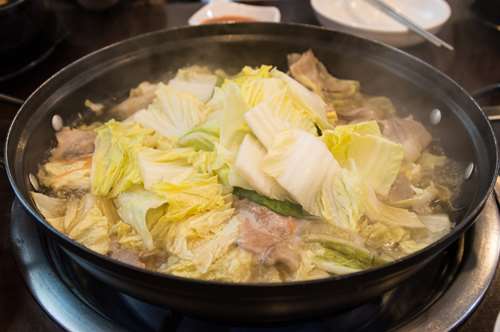 Χοιρινό με Τσιγαρολάχανα