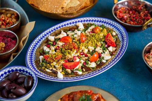 Σαλάτα με Ρόδι και Ανθότυρο ή Ξινομυζήθρα