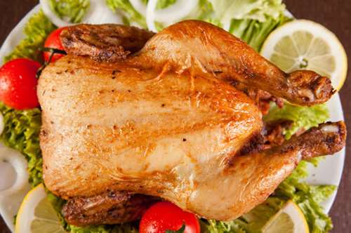 Κοτόπουλο στο φούρνο με σκόρδο και δεντρολίβανο