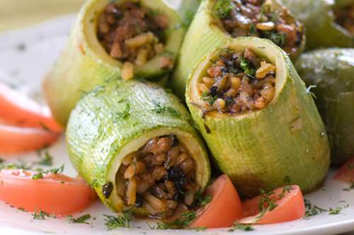 Κολοκυθάκια γεμιστά, με σάλτσα γιαουρτιού