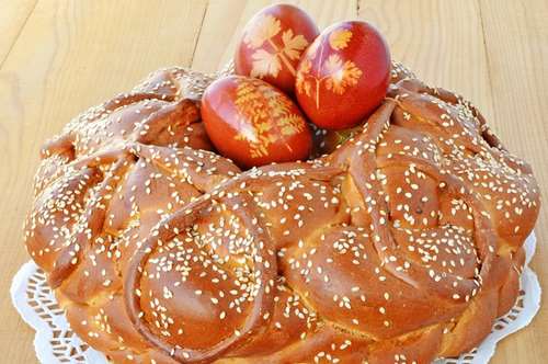 Πασχαλιάτικο ψωμί, αρωματισμένο με μαστίχα και μαχλέπι