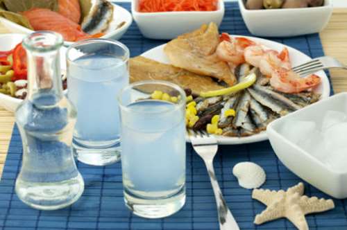 Απολαμβάνοντας το ούζο