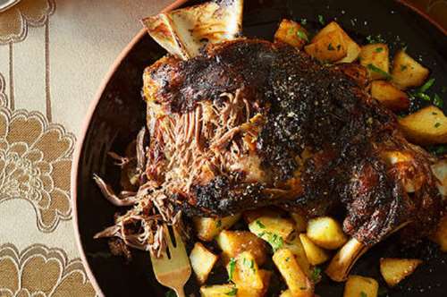 Κατσικάκι στη γάστρα 