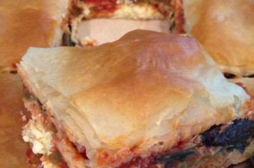 Μελιτζανόπιτα με γιαούρτι και κύμινο