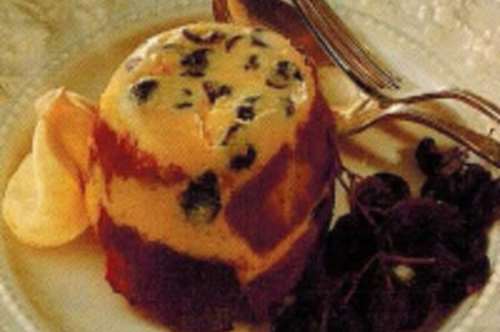 Πουτίγκα με τσουρέκι, Cointreau και σάλτσα πορτοκαλιού