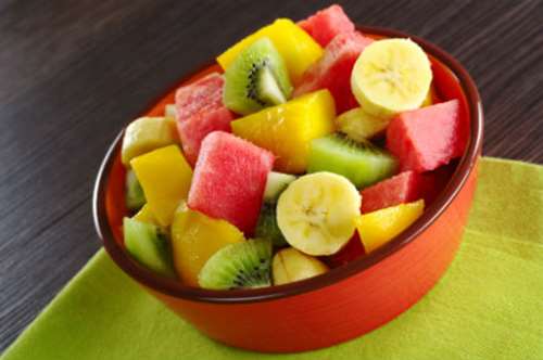 Οι πολύχρωμες καλοκαιρινές φρουτοσαλάτες