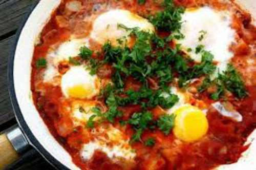 Αβγά ποσέ σε σάλτσα ντομάτα