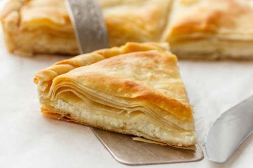 Τυρόπιτα με διάφορα τυριά και γιαούρτι