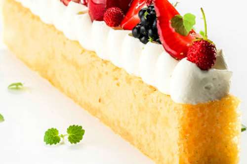 Baba au rhum με τσουρέκι