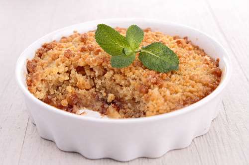 Γλύκισμα με μήλα και κραμπλ από καρύδια