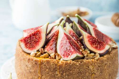 Tσίζκεικ με φρέσκα σύκα και σάλτσα καραμέλας