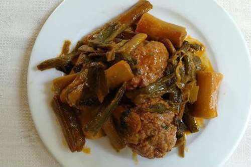 Πράσα με κεφτέδες Μετσόβου