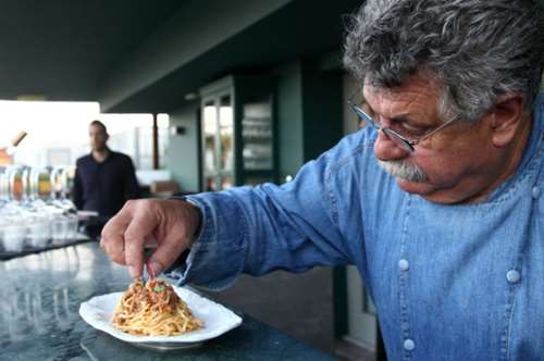 Χριστόψαρο και πεσκαντρίτσα, επίτιμοι προσκεκλημένοι στο τραπέζι μας!