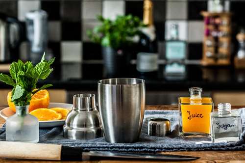 Φτιάχνουμε εντυπωσιακά κοκτέιλ με υλικά από την κουζίνα μας