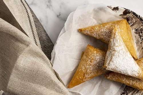 Τα αέρινα ταχινοπιτάκια της Αργυρώς από τη Σάμο