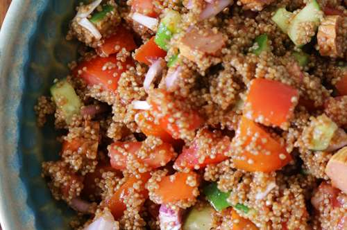 Πλιγούρι με Λουκάνικα και Ντομάτα