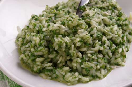 Σπανακόρυζο στο Φούρνο με Αυγά και Ανθότυρο