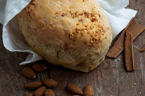 Ψωμί με Άρωμα Τσουρέκι