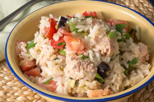 Ρυζοσαλάτα με Τόνο, Πιπεριές και Ελιές