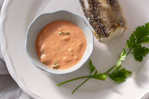 Τηγανητός Μπακαλιάρος με Σάλτσα από Ταχίνι και Μέλι