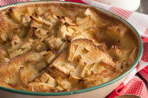 Πουτίγκα με Μήλα και Σταφίδες