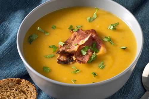 Σούπα με Κίτρινη Κολοκύθα, Ψητό Προσούτο και Φασκόμηλο