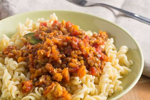 Φουσίλι με Σάλτσα από Φακές