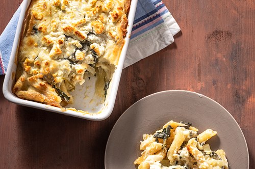 Παστίτσιο με Χόρτα και Γιαουρτένια Μπεσαμέλ