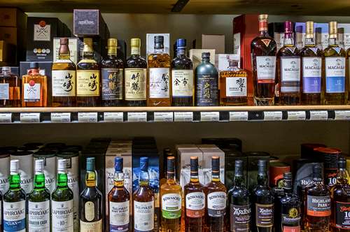 Ο απόλυτος προορισμός των spirits & cigar aficionados στην Πάρο