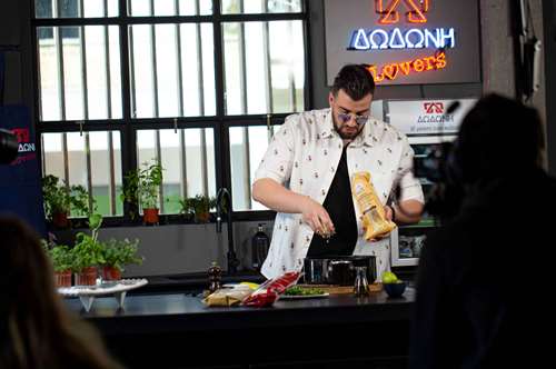 Ο Σταύρος Βαρθαλίτης στη νέα σειρά μαγειρικής από τη ΔΩΔΩΝΗ