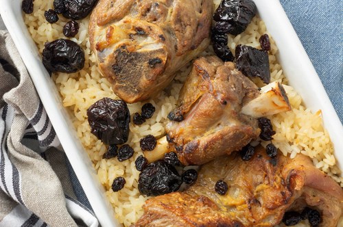 Αρνί με Δαμάσκηνα και Ρύζι στο φούρνο