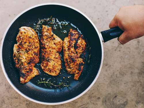 Μαγειρεύουμε ζουμερό κοτόπουλο